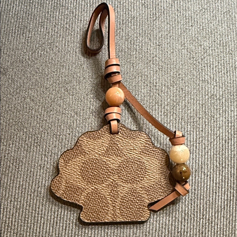 Coach Shell Hanging Tag Charm